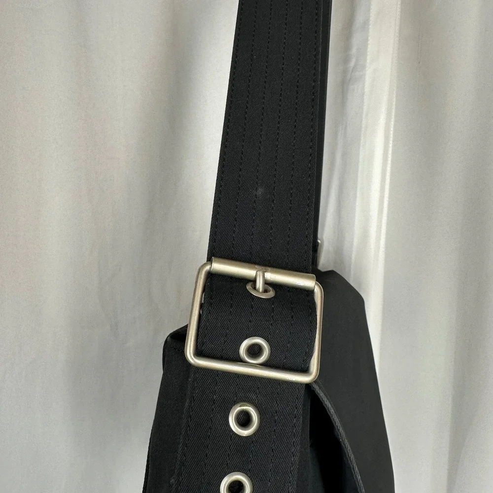 GAP Black‎ Messenger Shoulder Bag Adjustable Strap Flap Nylon Lined